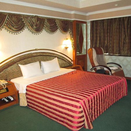 Huangjia Motel ไถหนาน ภายนอก รูปภาพ