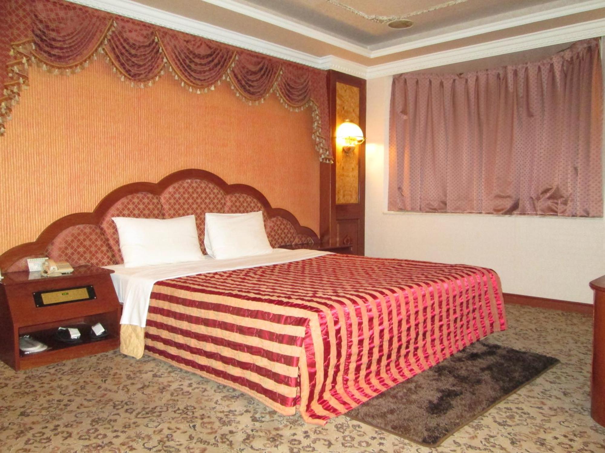 Huangjia Motel ไถหนาน ภายนอก รูปภาพ