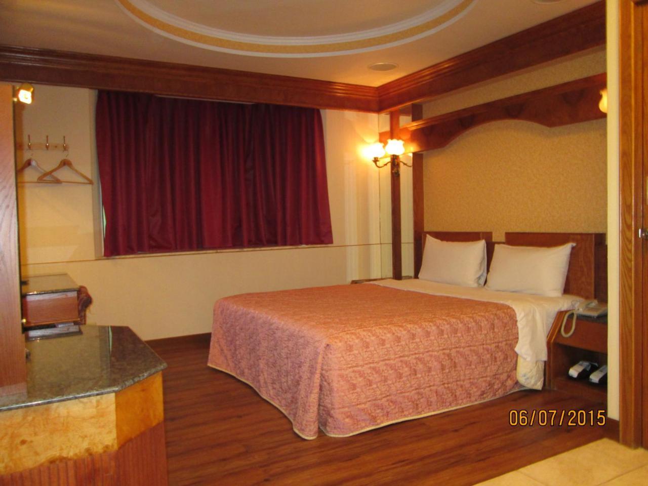 Huangjia Motel ไถหนาน ภายนอก รูปภาพ